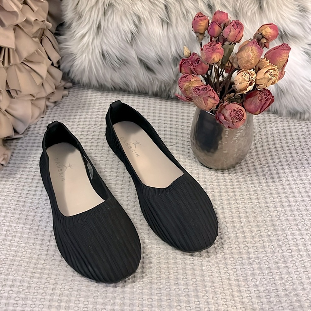 Danskin Hope Black Slip On Stretch Knit Ribbed High Vamp Ballet Flats Shoes 8.5